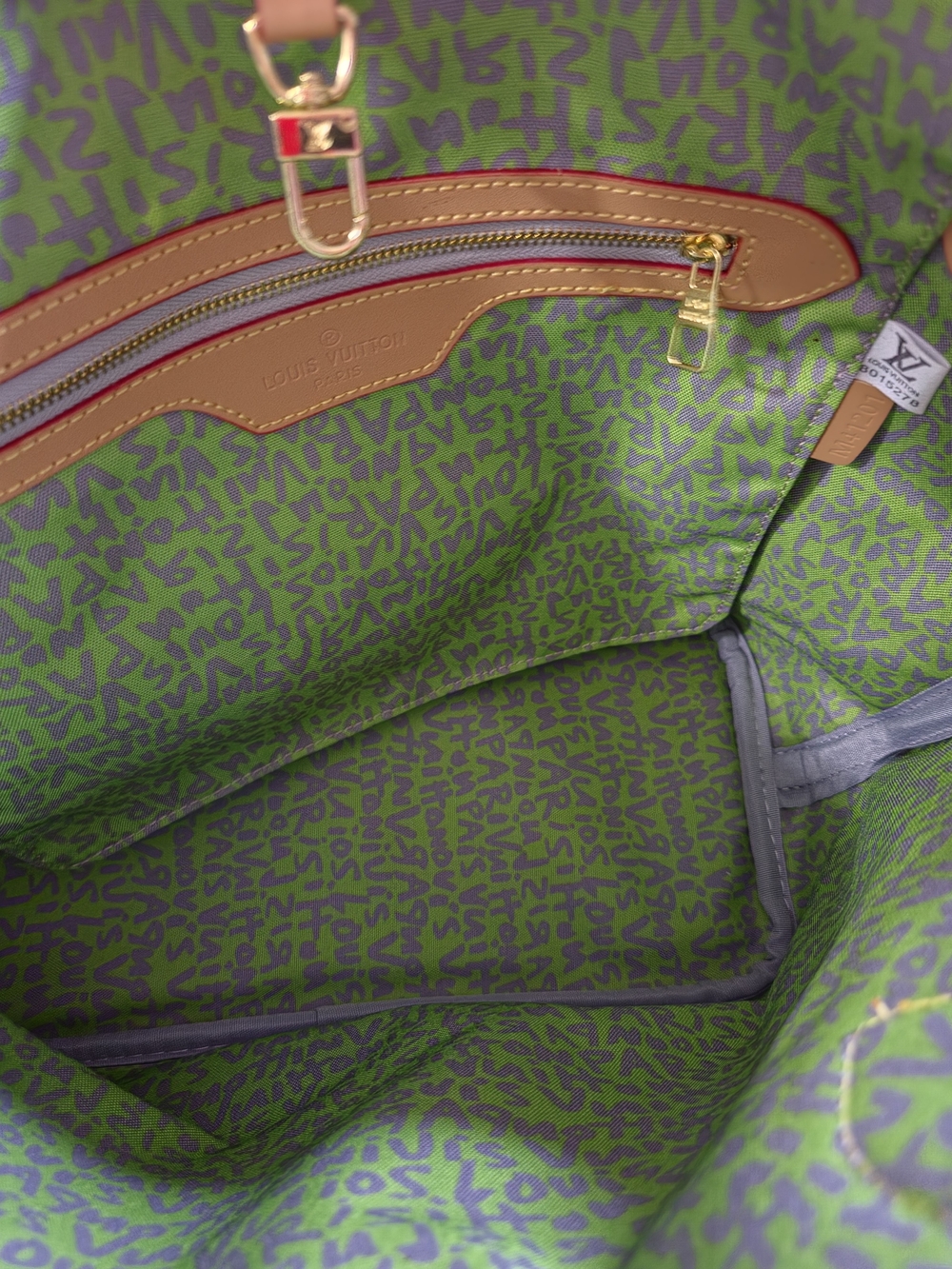 Green Graffiti Neverfull Tote Bag With Pouch - Picture 5 of 11